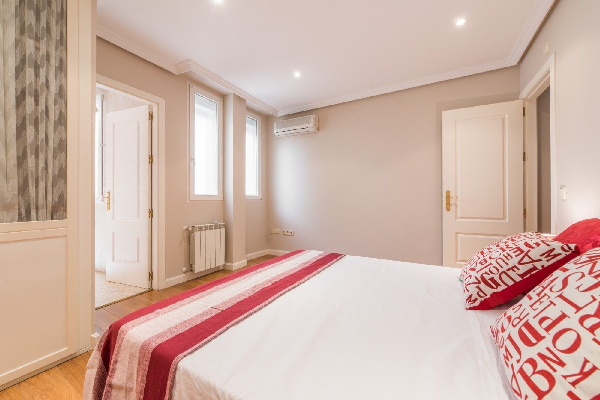 Apartamento - Barrio De Las Letras Madrid Bagian luar foto